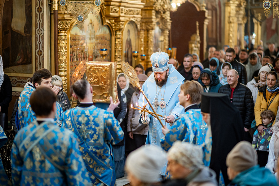 Божественная литургия в Троицком кафедральном соборе Подольска в день праздника Благовещения Пресвятой Богородицы